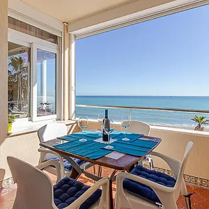 fantastic-views-on-the-beach-best-location-in-torremolinos.1costadelsol.com/